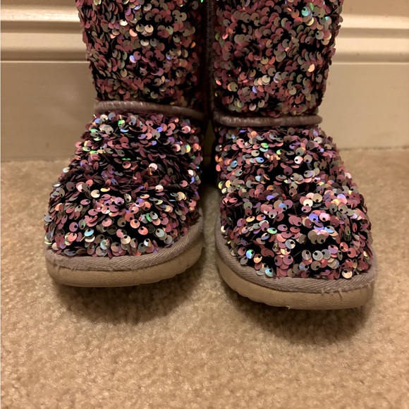USED - Reposhed Sequin Uggs - Picture 5 of 6